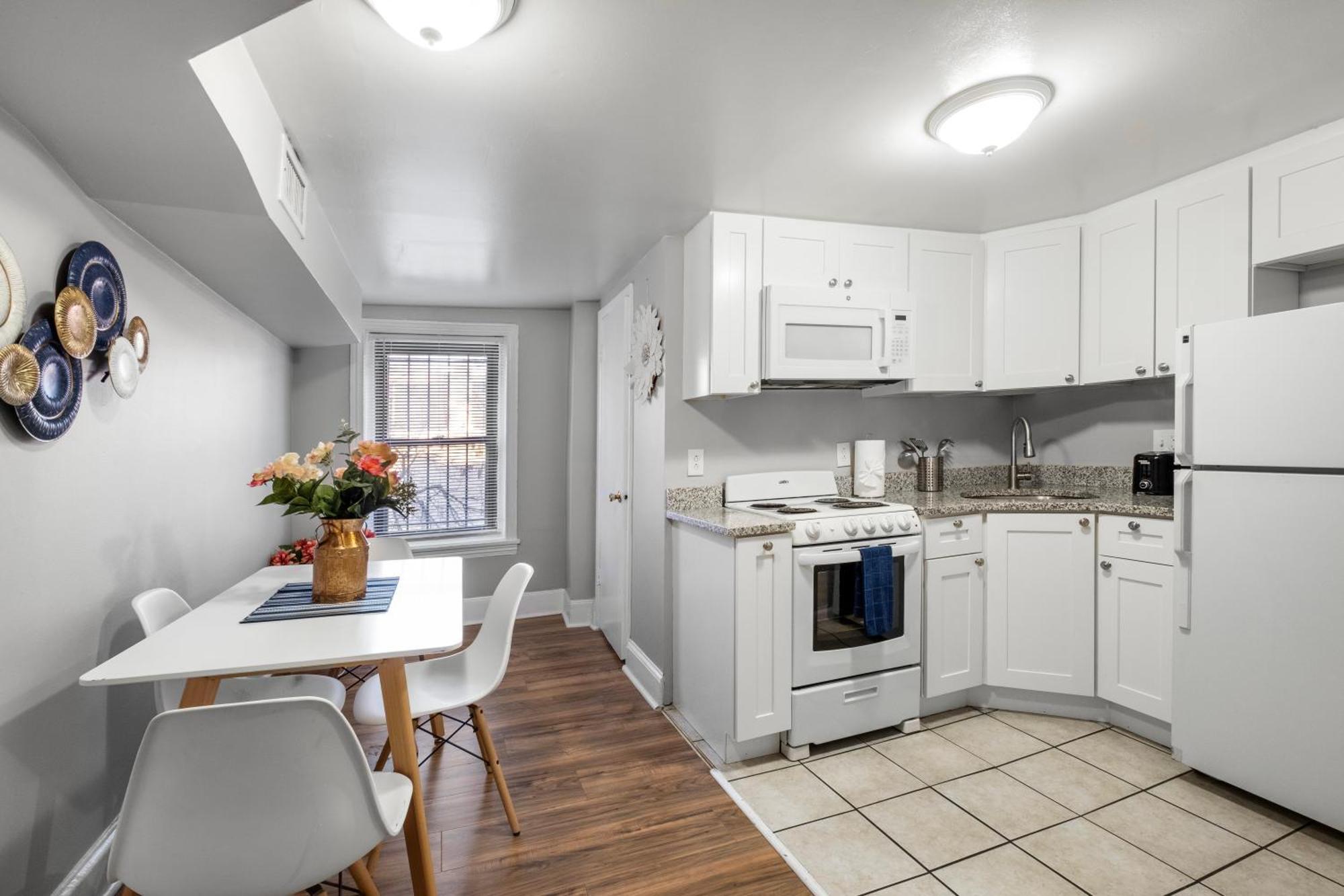 Spacious 2br In Univ City *