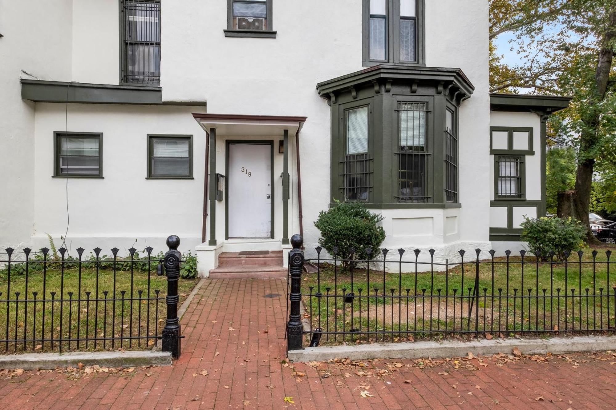 Spacious 2br In Univ City *